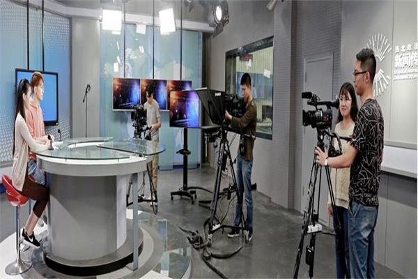 西北政法大学学生体验演播室生活
