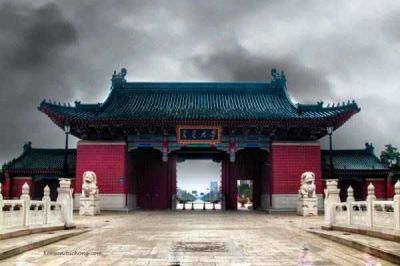 上海交大徐汇校区东门.jpg